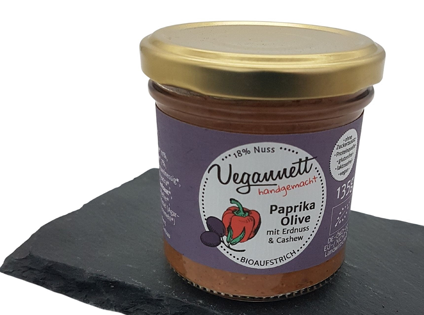 Vegannett - Aufstrich Paprika Olive mit 18% Nussmus, 135 g Paprika Olive mit Schiefer
